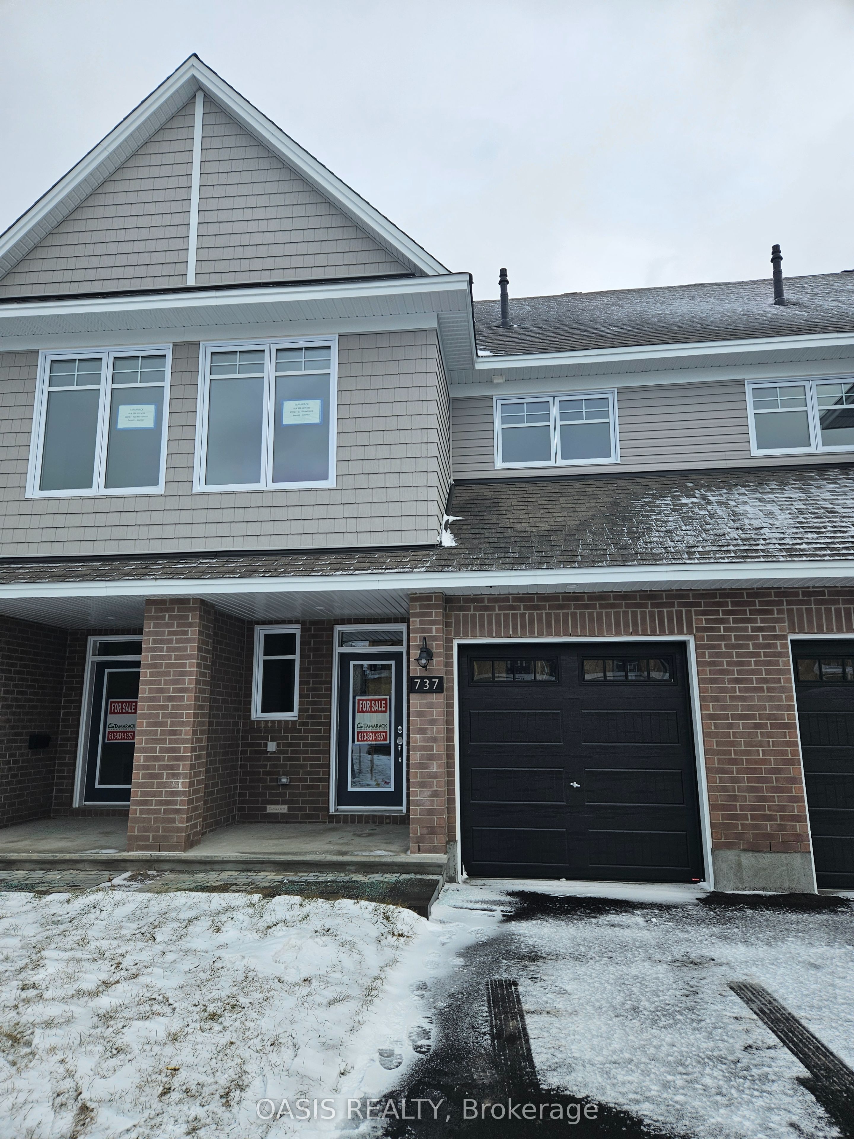 Front of 737 Maverick Crescent