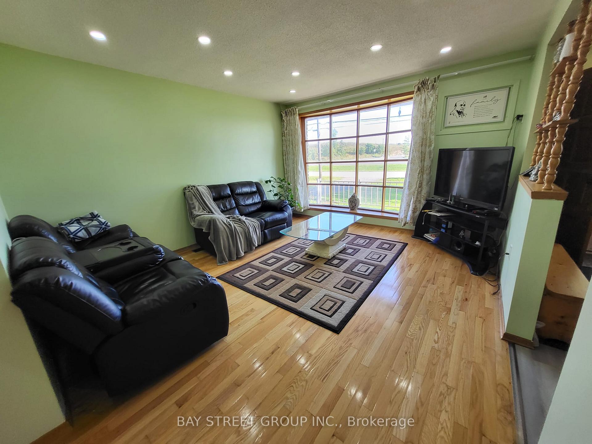 Photo 5 of 11 Penny Lane, Hamilton, Stoney Creek Mountain — HOMEH