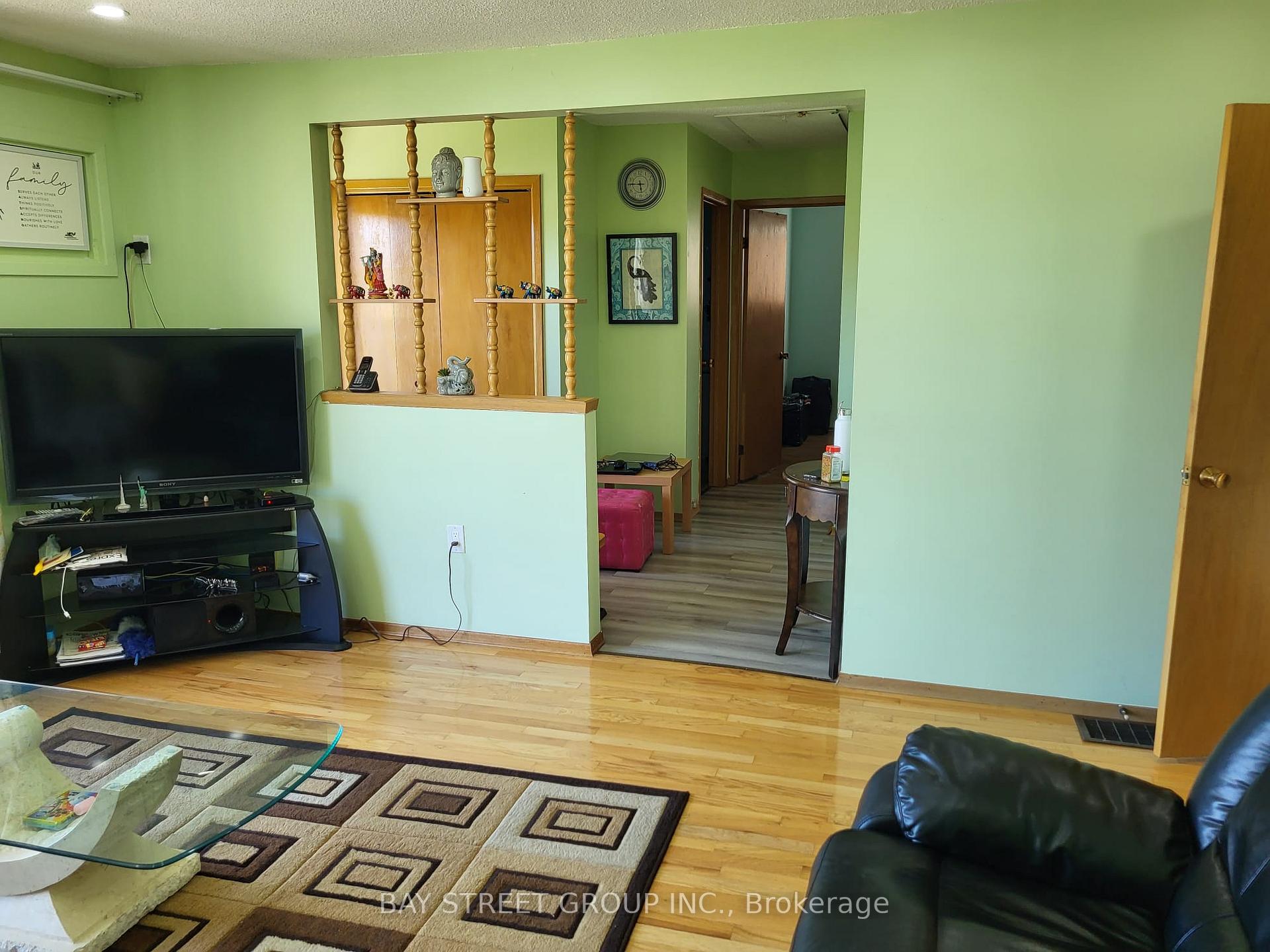 Photo 7 of 11 Penny Lane, Hamilton, Stoney Creek Mountain — HOMEH