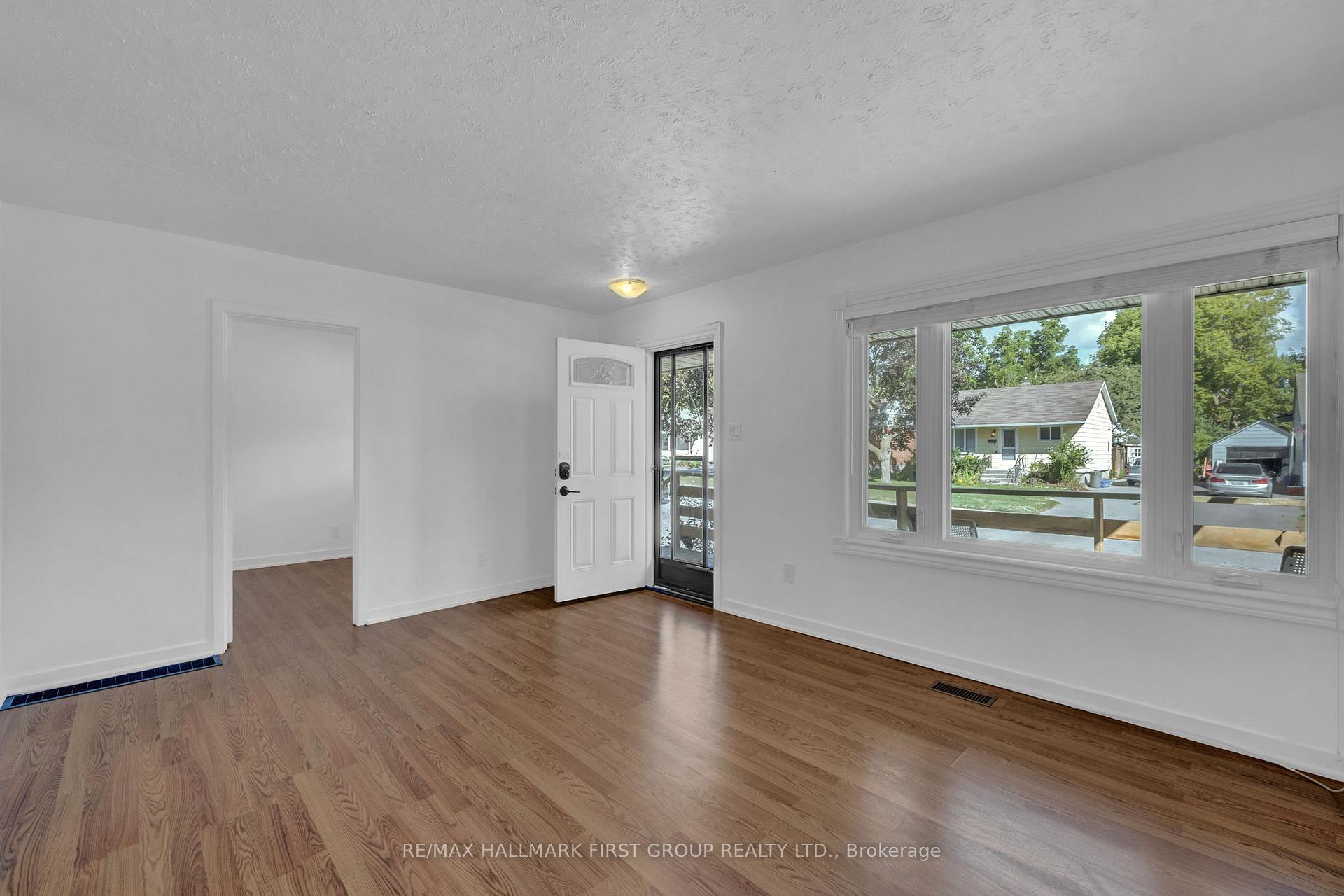 Photo 12 of 13 Elgin Street, Ajax, Central — HOMEH