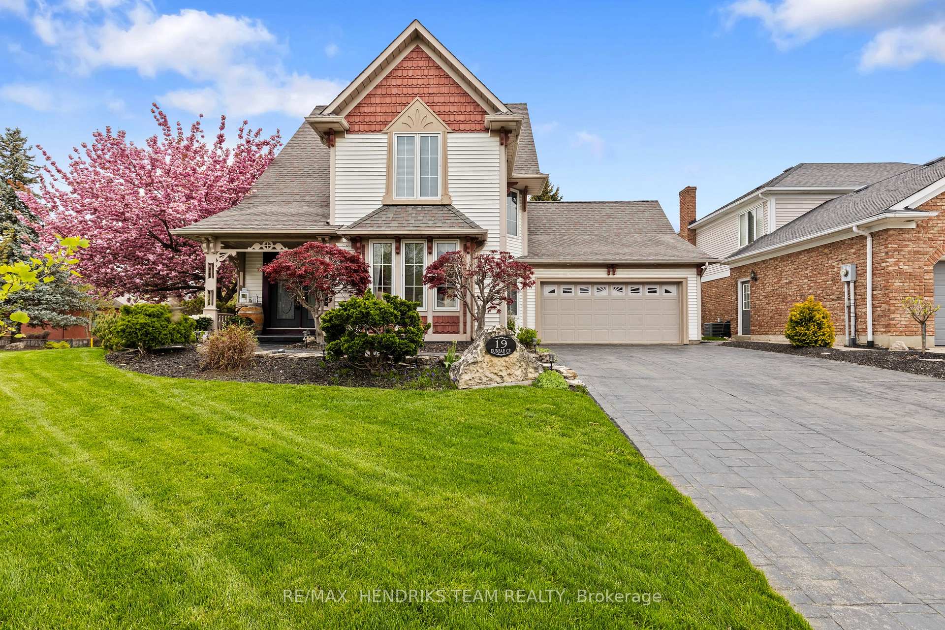Photo 1 of 19 Dunbar Crescent, St. Catharines, Grapeview — HOMEH