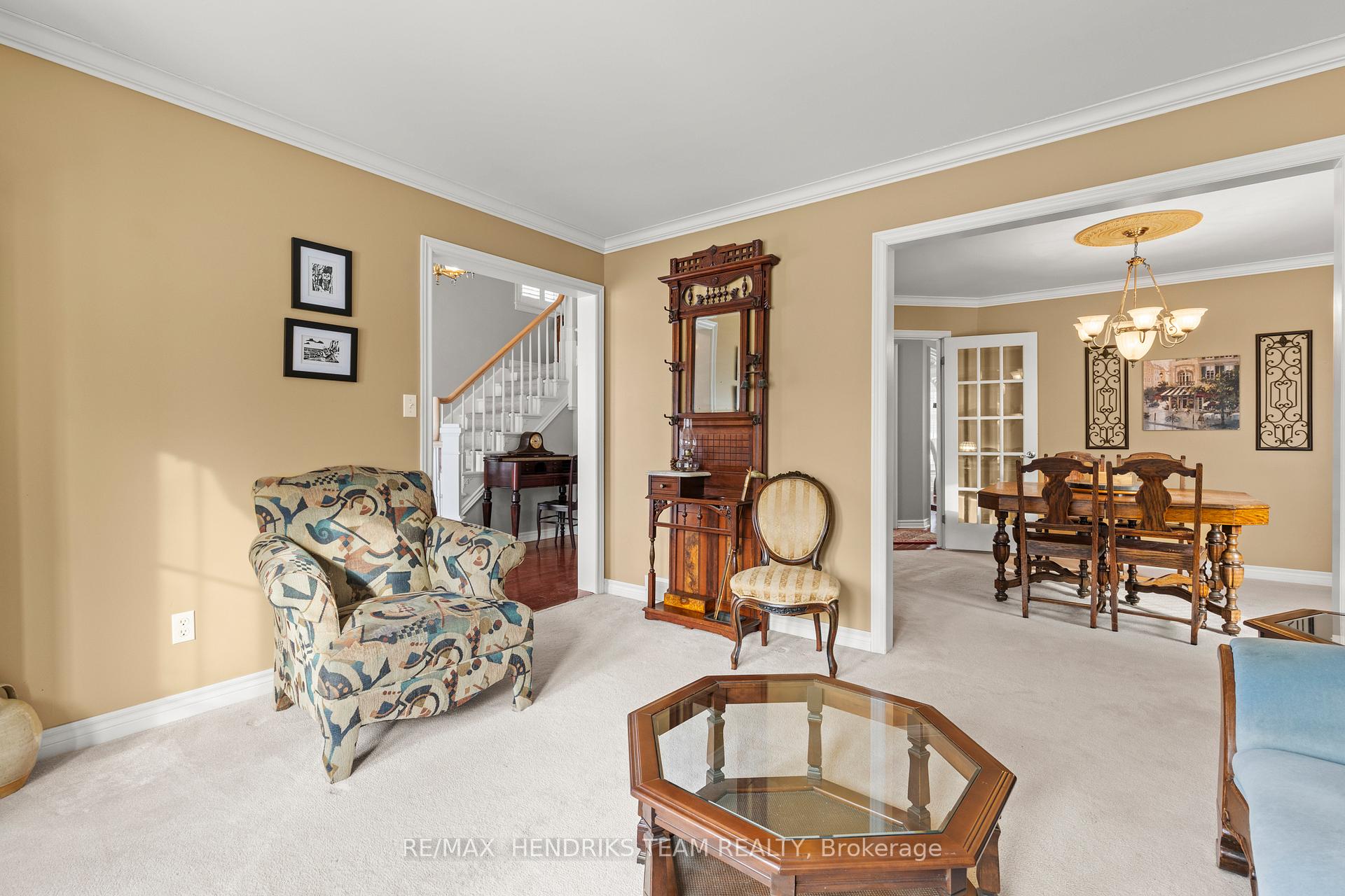 Photo 7 of 19 Dunbar Crescent, St. Catharines, Grapeview — HOMEH
