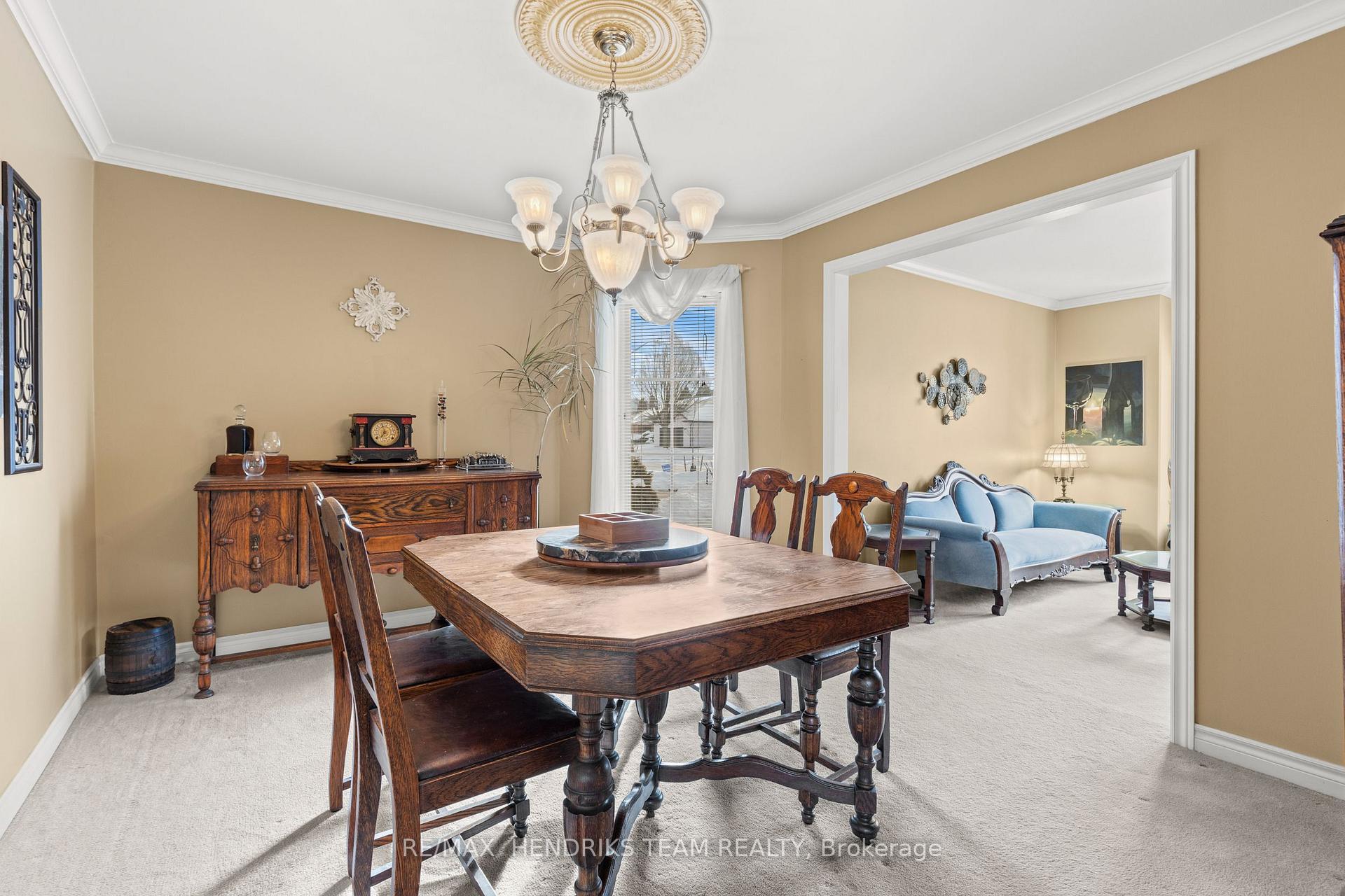 Photo 8 of 19 Dunbar Crescent, St. Catharines, Grapeview — HOMEH