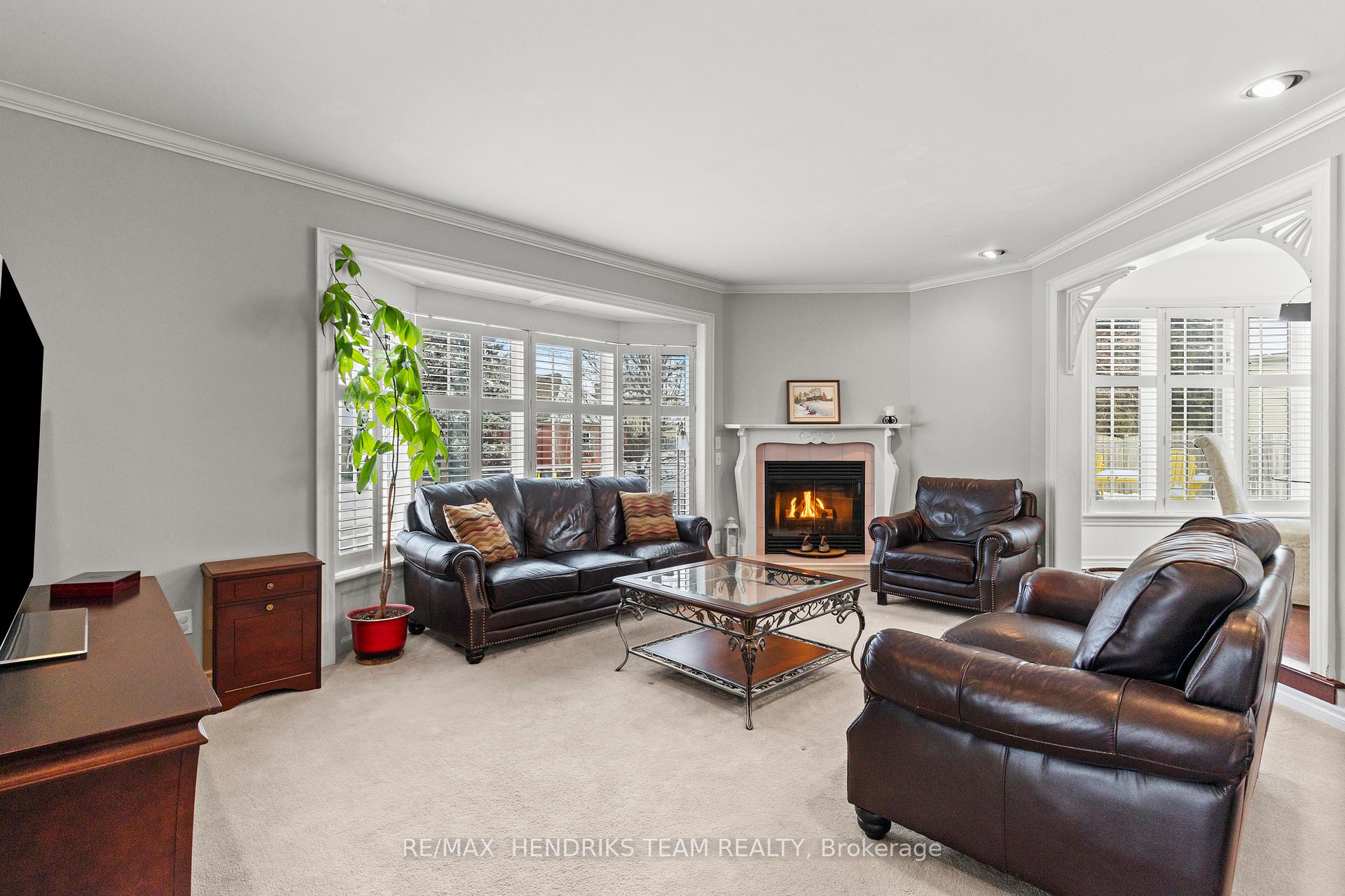 Photo 12 of 19 Dunbar Crescent, St. Catharines, Grapeview — HOMEH