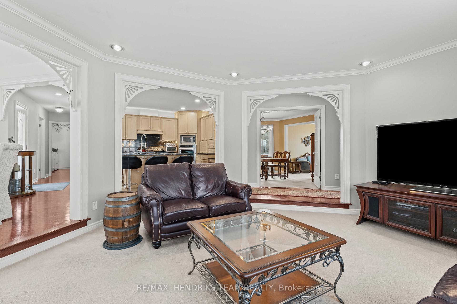 Photo 15 of 19 Dunbar Crescent, St. Catharines, Grapeview — HOMEH
