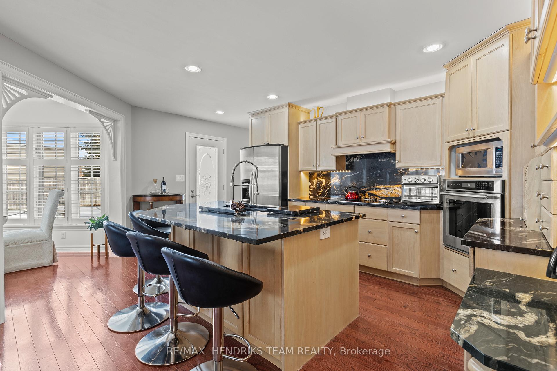Photo 16 of 19 Dunbar Crescent, St. Catharines, Grapeview — HOMEH