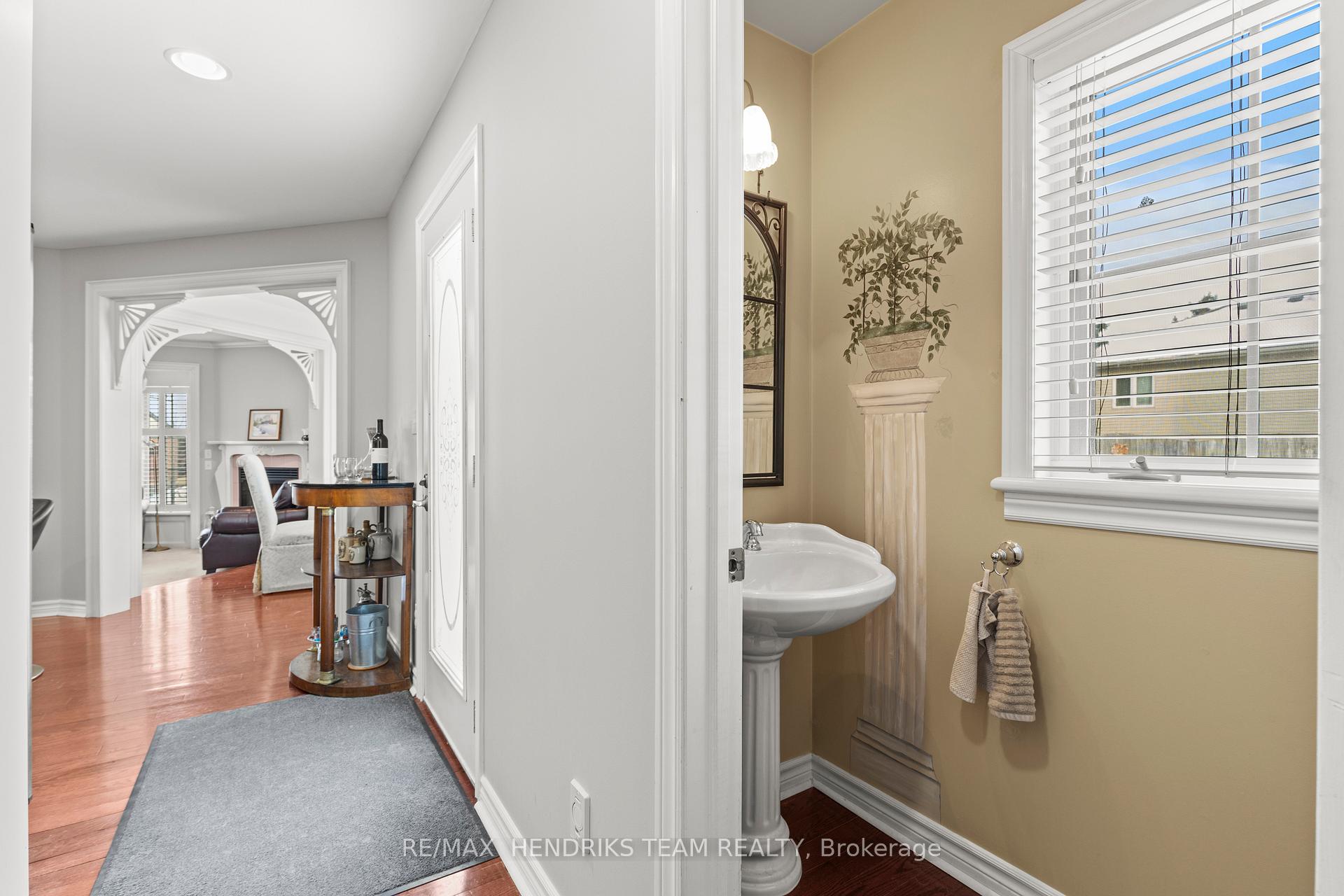 Photo 21 of 19 Dunbar Crescent, St. Catharines, Grapeview — HOMEH