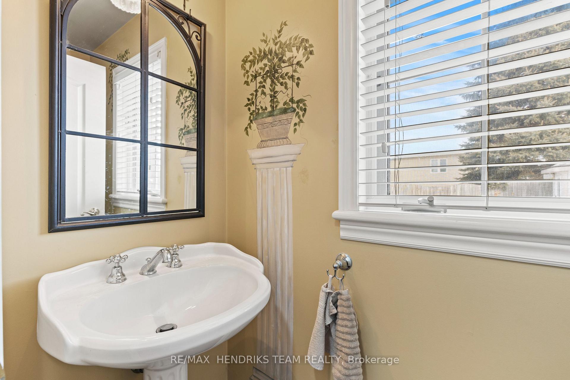 Photo 22 of 19 Dunbar Crescent, St. Catharines, Grapeview — HOMEH