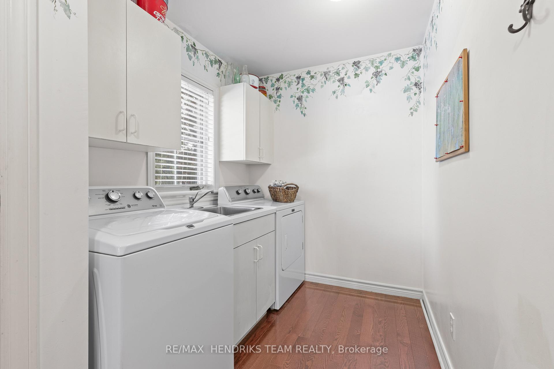 Photo 23 of 19 Dunbar Crescent, St. Catharines, Grapeview — HOMEH