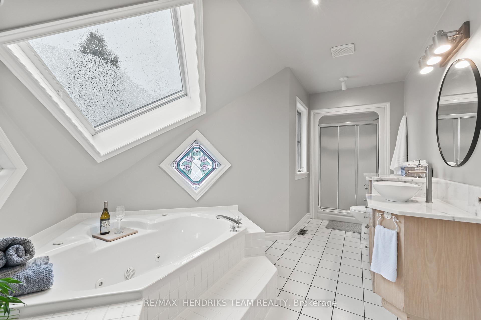 Photo 30 of 19 Dunbar Crescent, St. Catharines, Grapeview — HOMEH