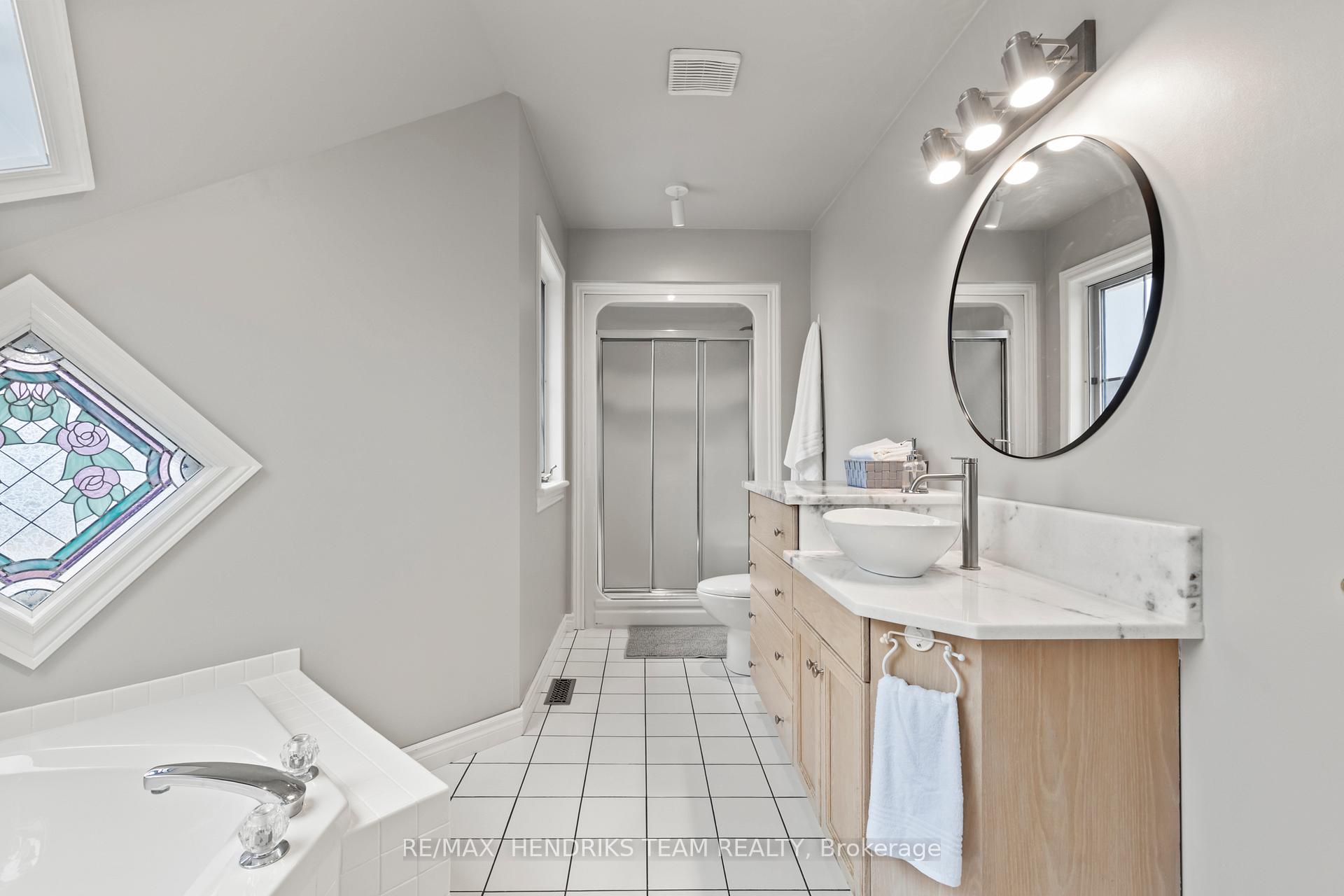 Photo 31 of 19 Dunbar Crescent, St. Catharines, Grapeview — HOMEH