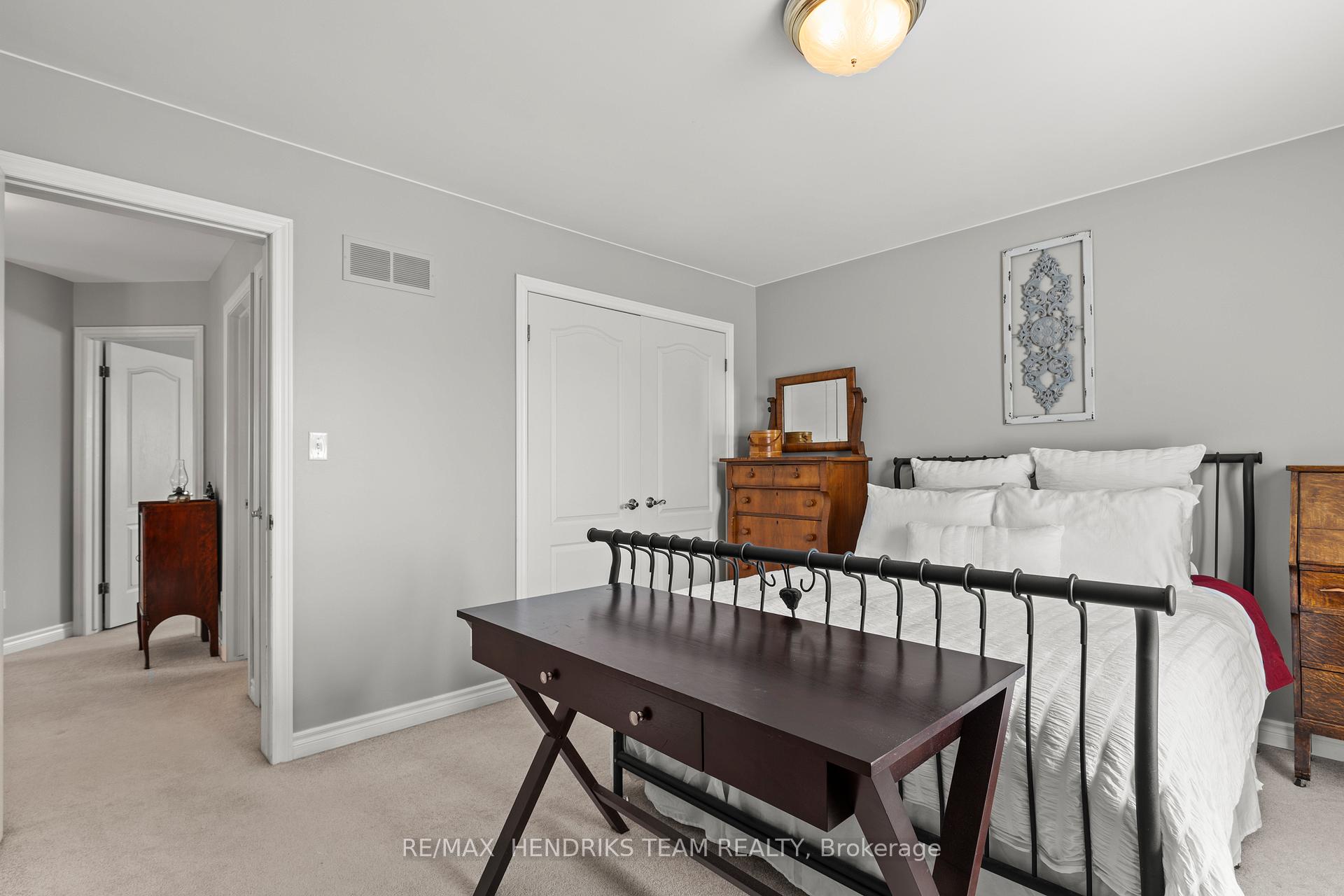 Photo 34 of 19 Dunbar Crescent, St. Catharines, Grapeview — HOMEH