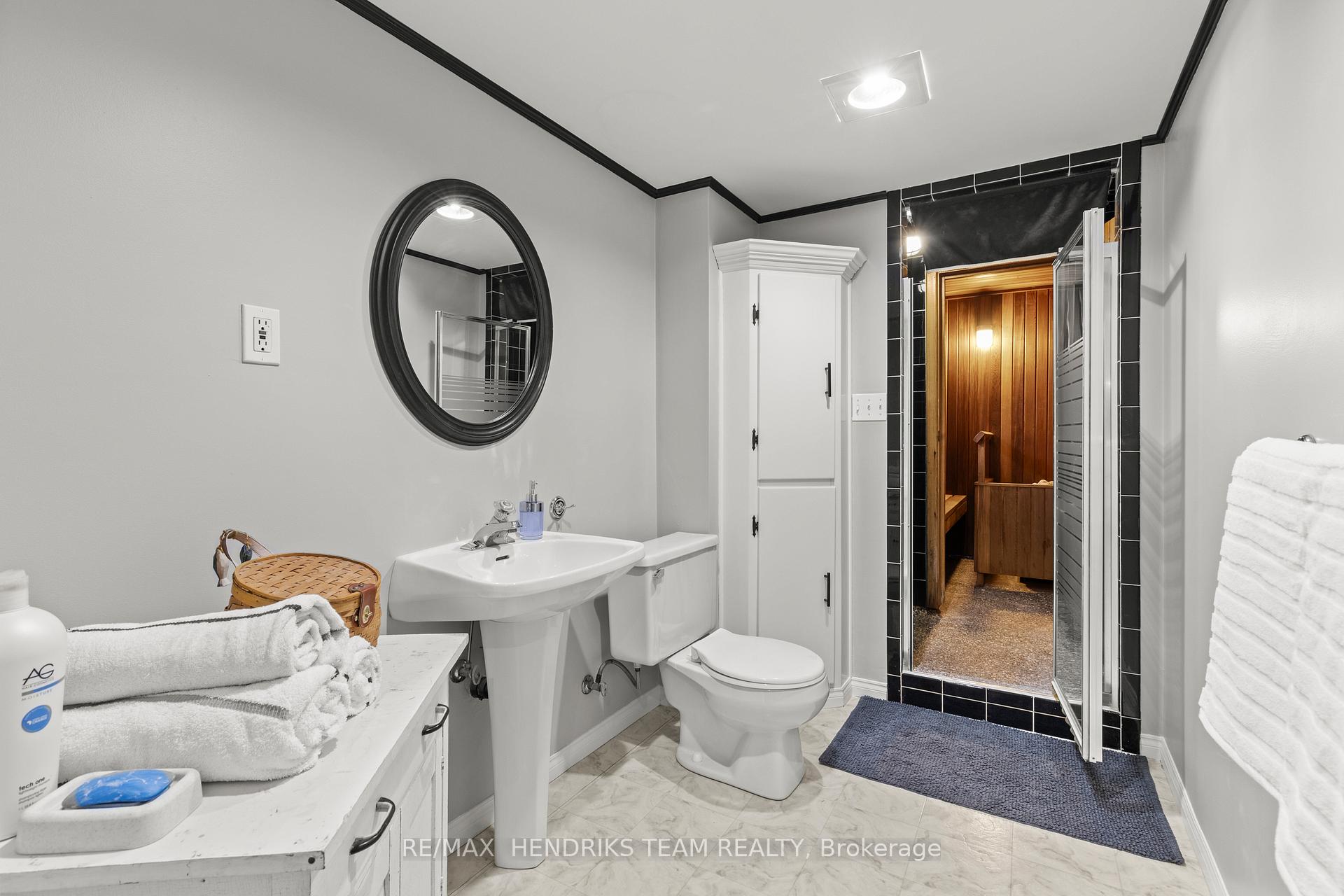 Photo 43 of 19 Dunbar Crescent, St. Catharines, Grapeview — HOMEH