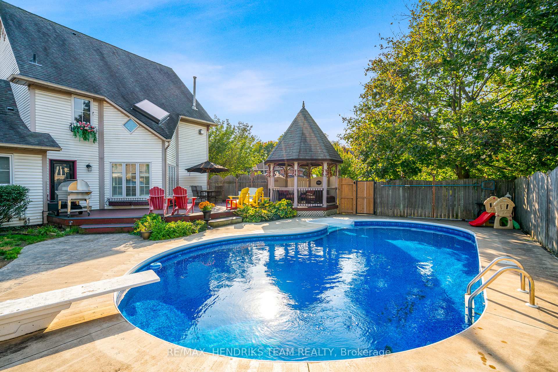 Photo 45 of 19 Dunbar Crescent, St. Catharines, Grapeview — HOMEH