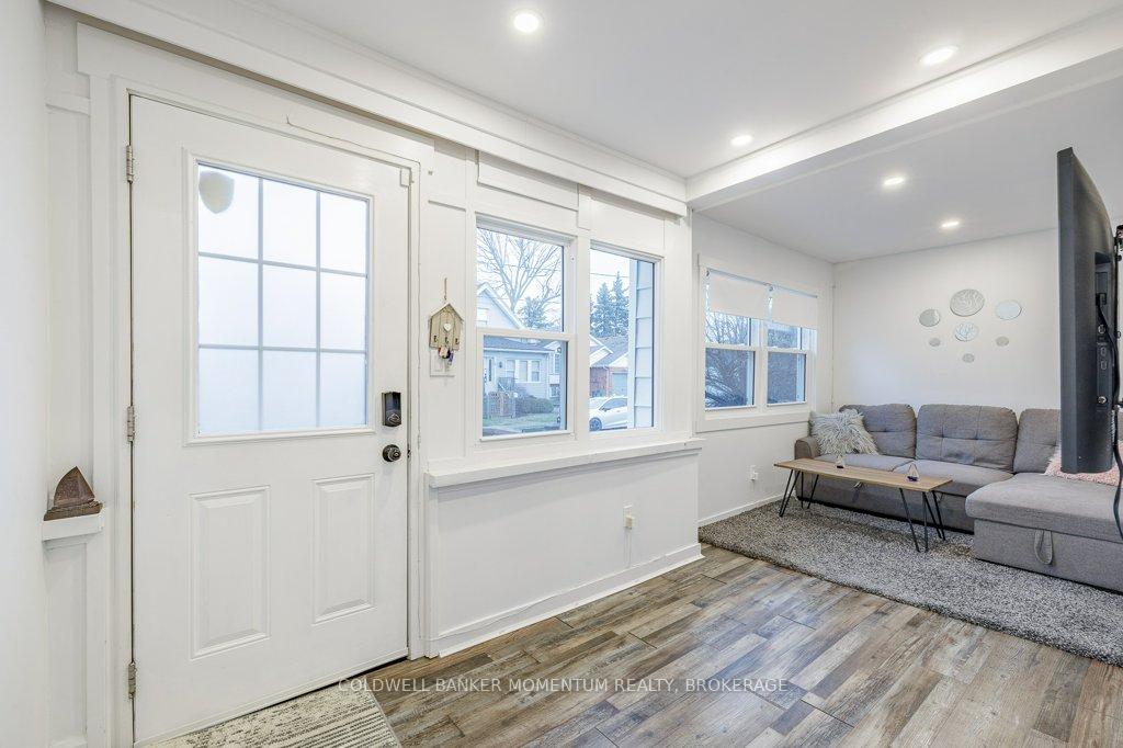 Photo 4 of 11 Grantham Avenue S, St. Catharines, E. Chester — HOMEH