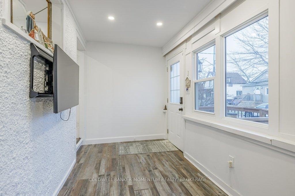 Photo 6 of 11 Grantham Avenue S, St. Catharines, E. Chester — HOMEH