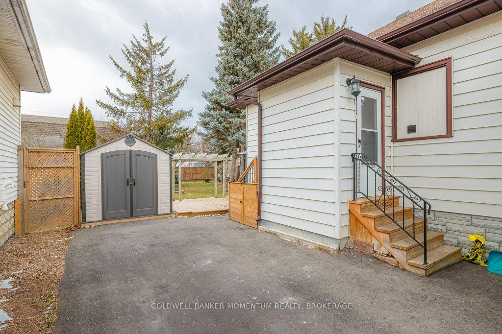 Photo 32 of 11 Grantham Avenue S, St. Catharines, E. Chester — HOMEH