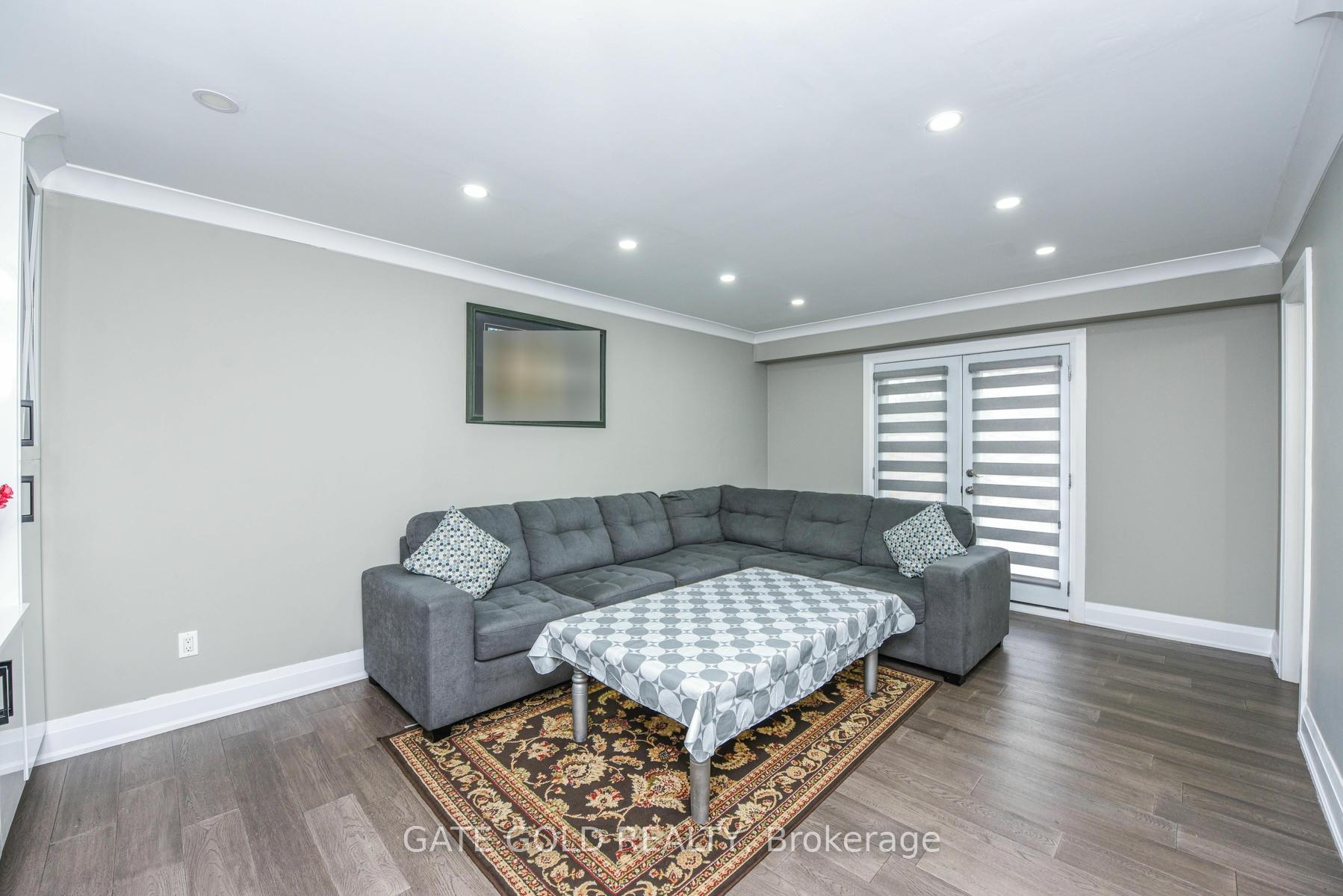 Photo 12 of 47 Milford Crescent S, Brampton, Central Park — HOMEH