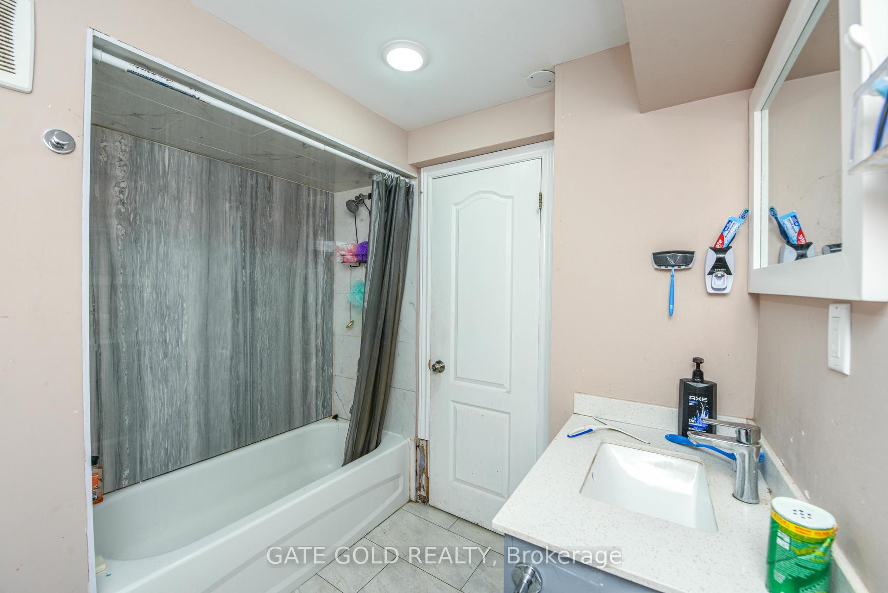 Photo 21 of 47 Milford Crescent S, Brampton, Central Park — HOMEH