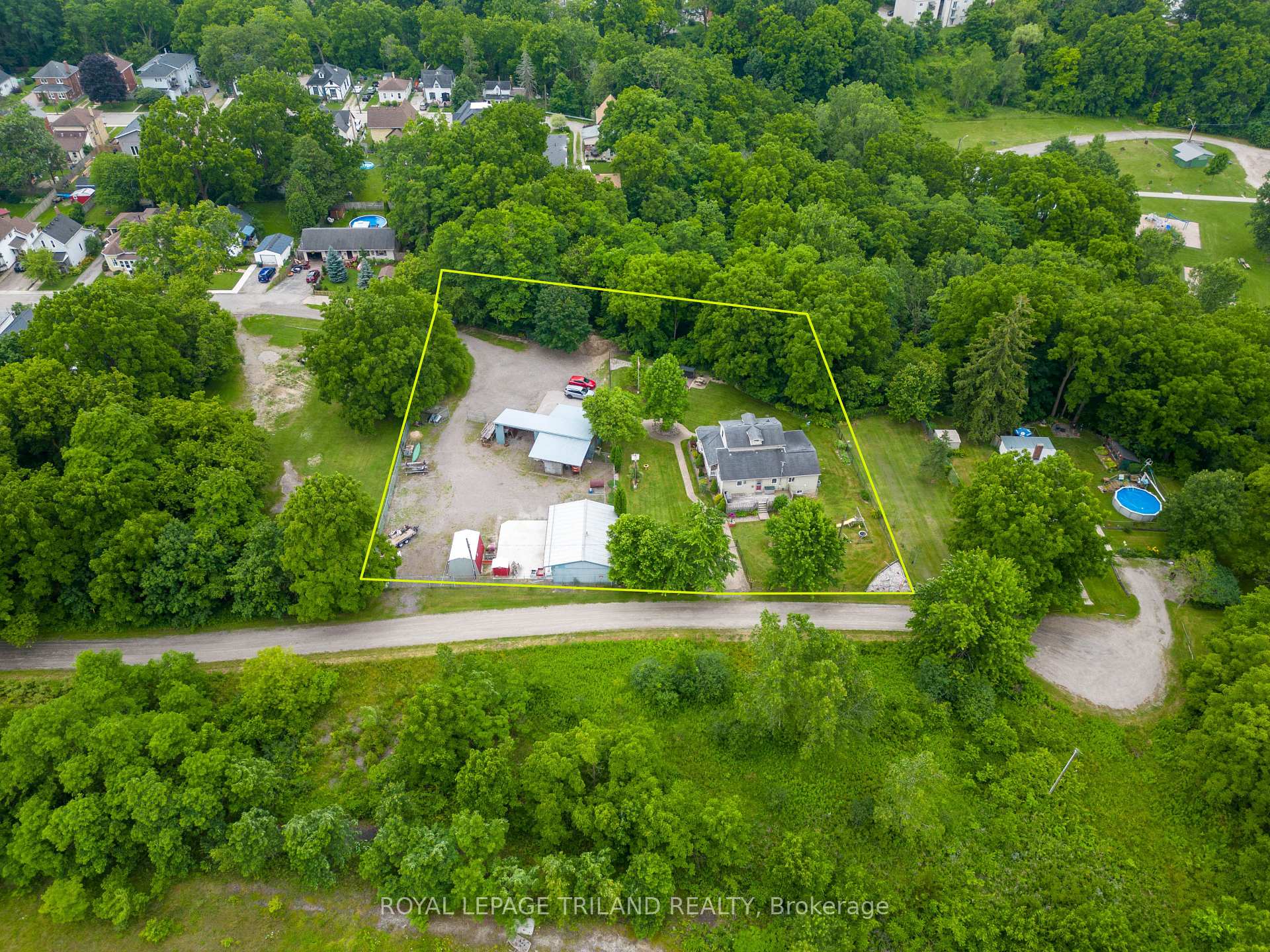 Photo 2 of 18 Omemee Street N, St. Thomas — HOMEH