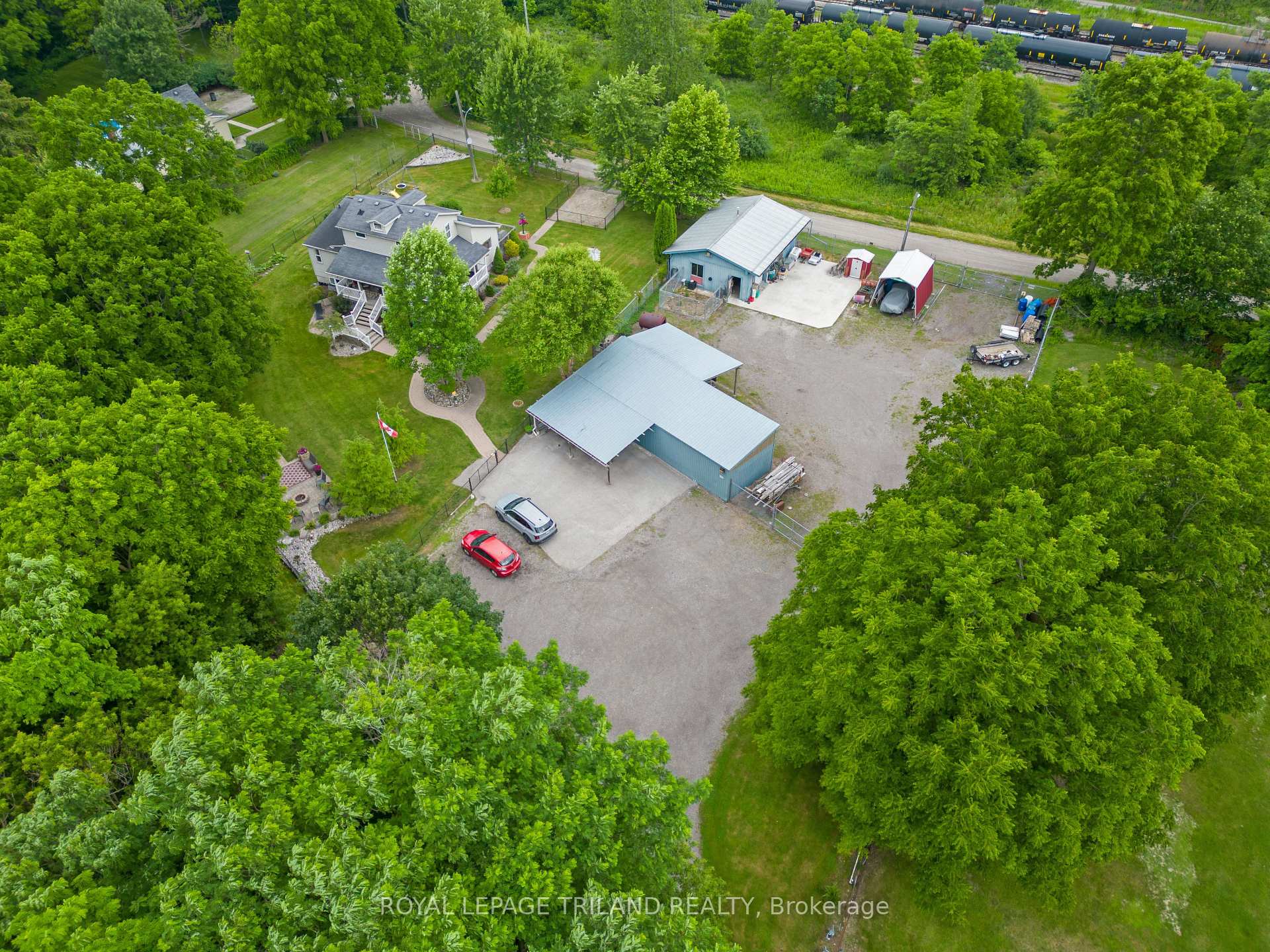 Photo 4 of 18 Omemee Street N, St. Thomas — HOMEH