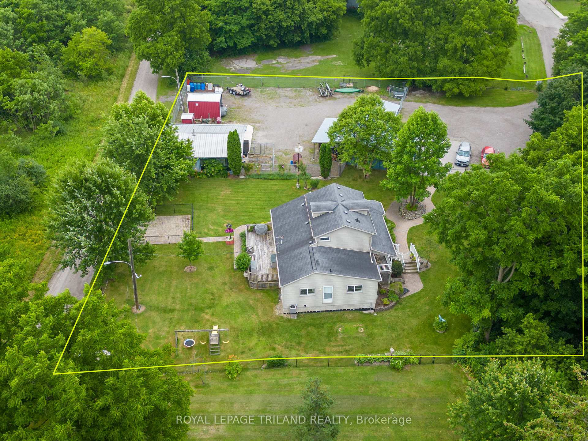 Photo 7 of 18 Omemee Street N, St. Thomas — HOMEH