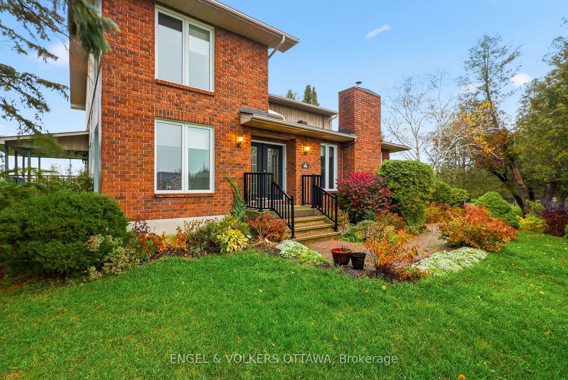 Photo 4 of 101 Carterfarm Crescent, Ottawa, Huntley Ward (South West) — HOMEH