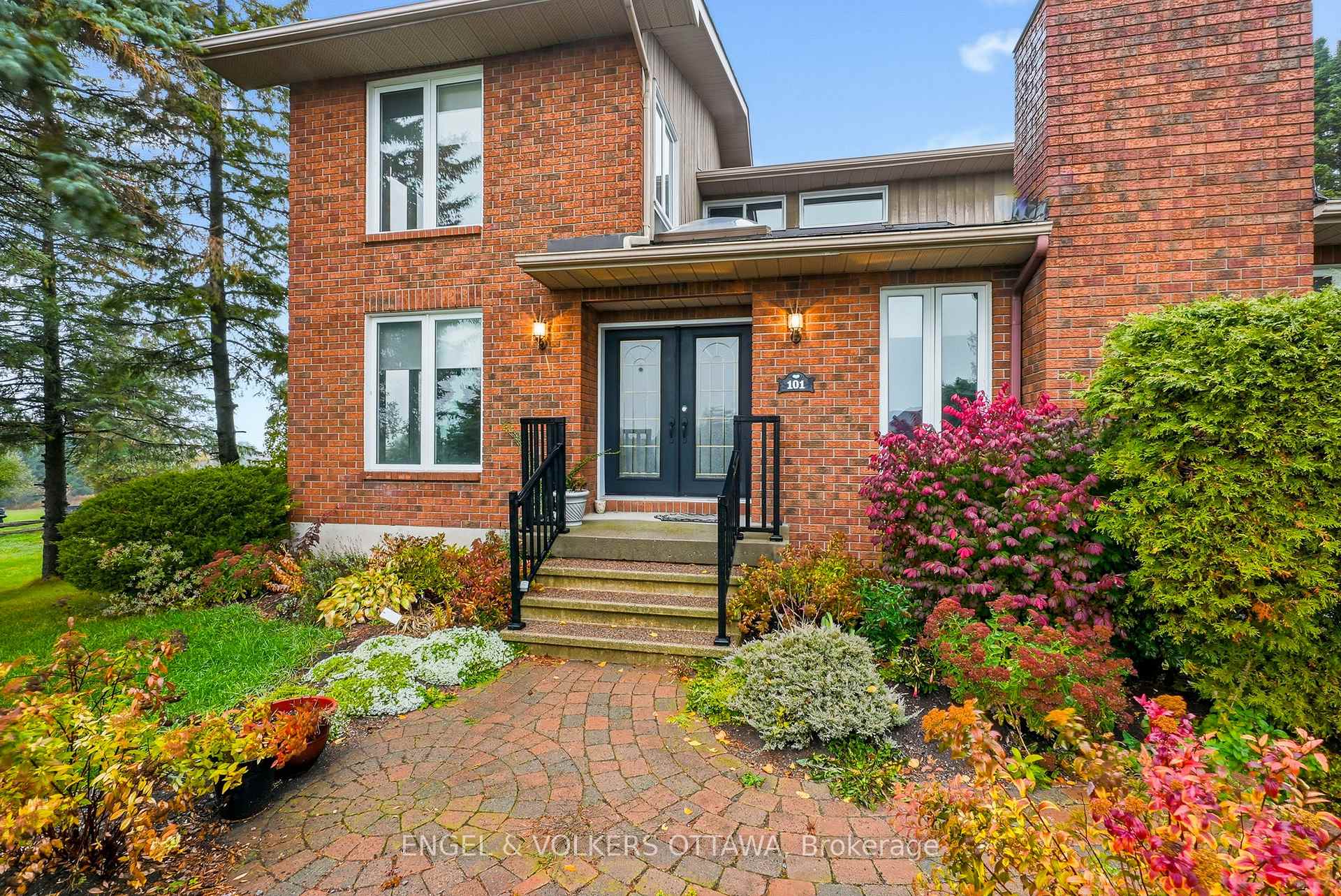 Photo 5 of 101 Carterfarm Crescent, Ottawa, Huntley Ward (South West) — HOMEH