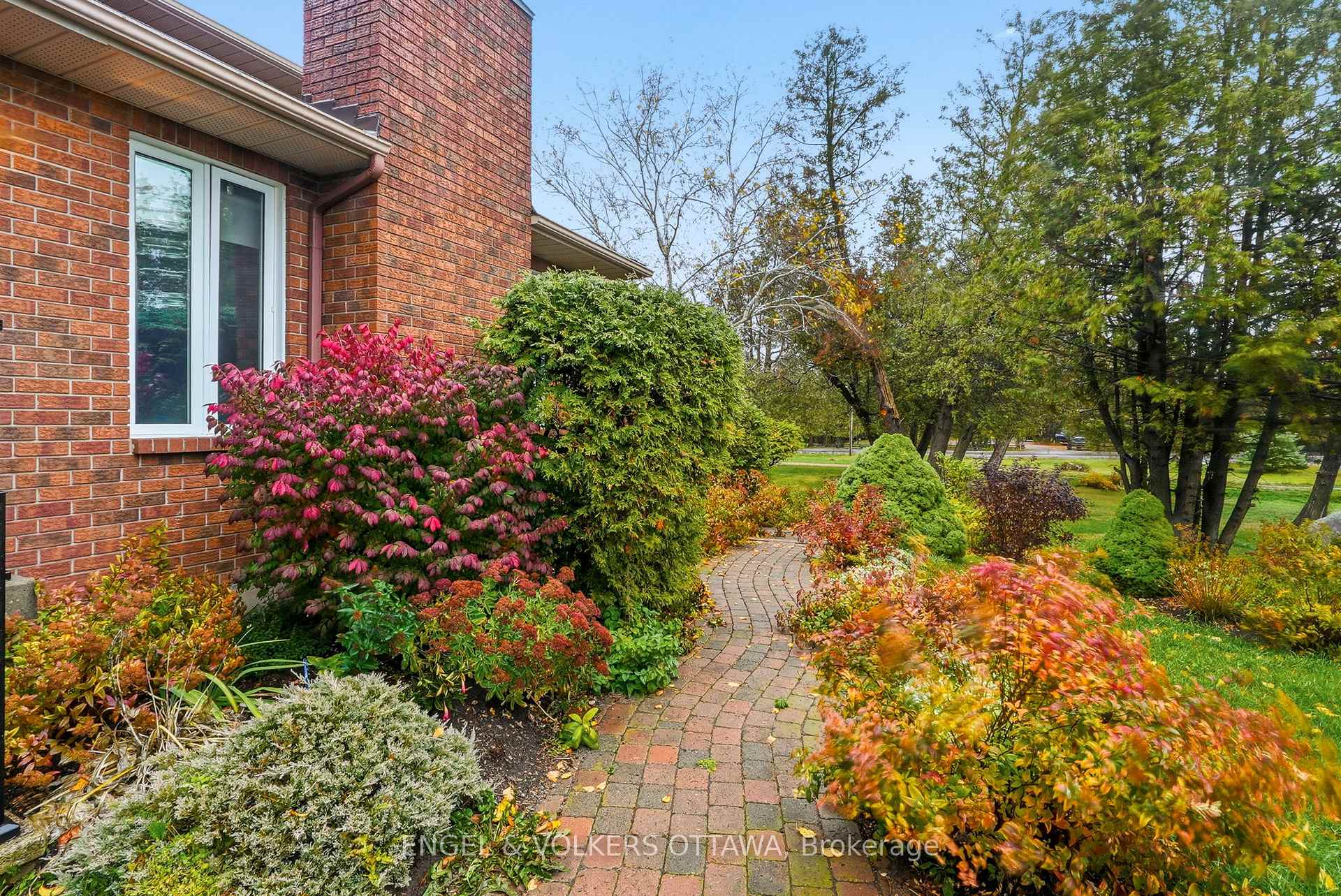 Photo 2 of 101 Carterfarm Crescent, Ottawa, Huntley Ward (South West) — HOMEH