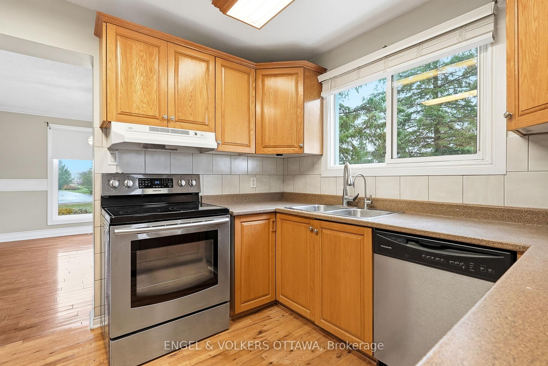 Photo 17 of 101 Carterfarm Crescent, Ottawa, Huntley Ward (South West) — HOMEH