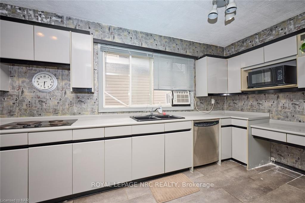 Photo 3 of 84 Merritt Street, St. Catharines, Burleigh Hill — HOMEH