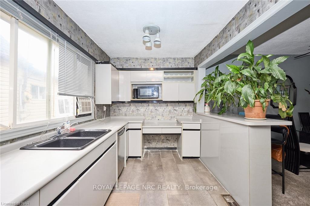 Photo 4 of 84 Merritt Street, St. Catharines, Burleigh Hill — HOMEH