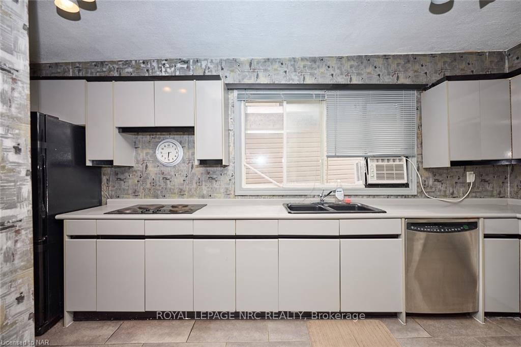 Photo 5 of 84 Merritt Street, St. Catharines, Burleigh Hill — HOMEH