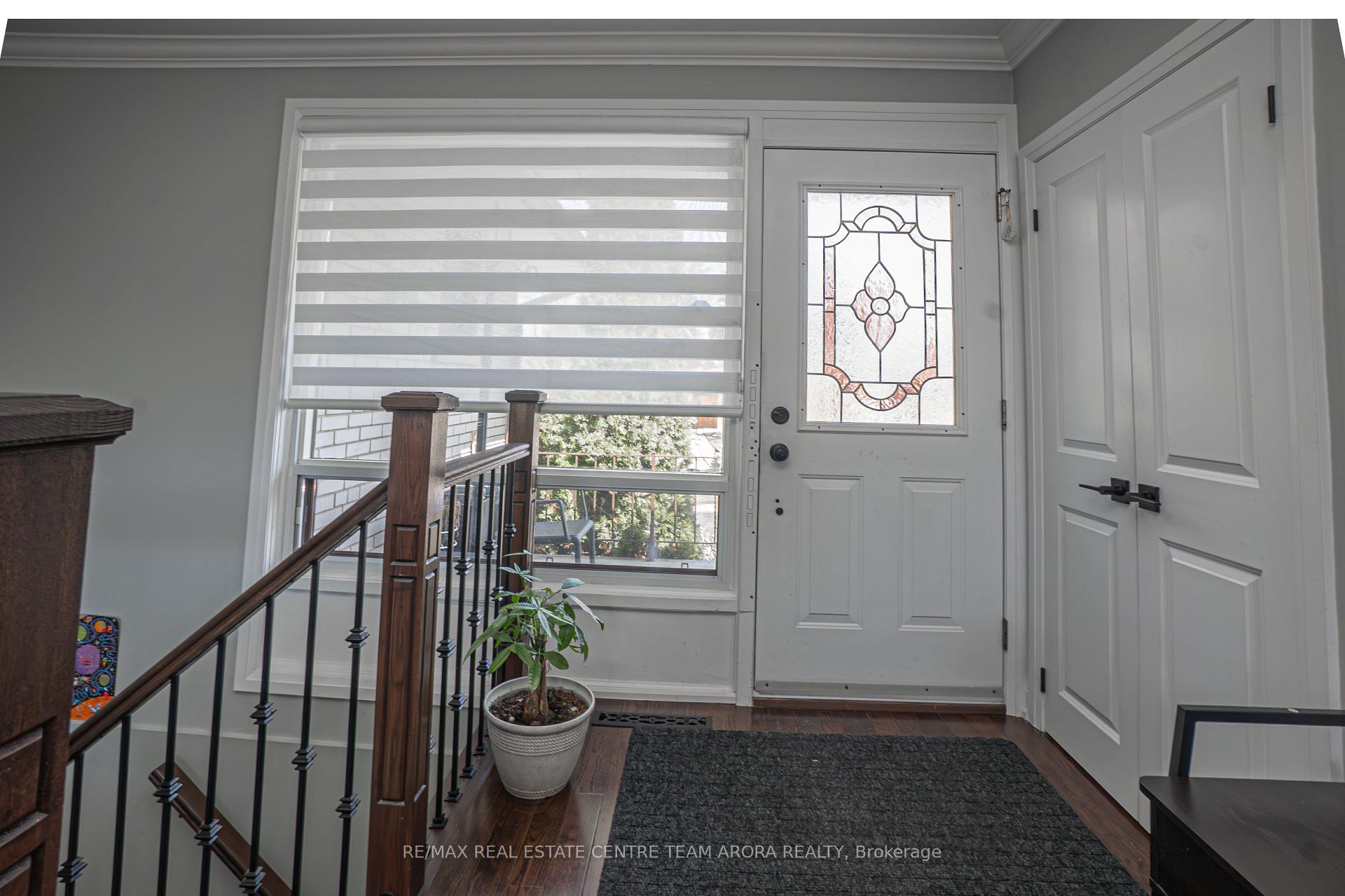 Photo 3 of 53 Campbell Drive, Brampton, Northwood Park — HOMEH