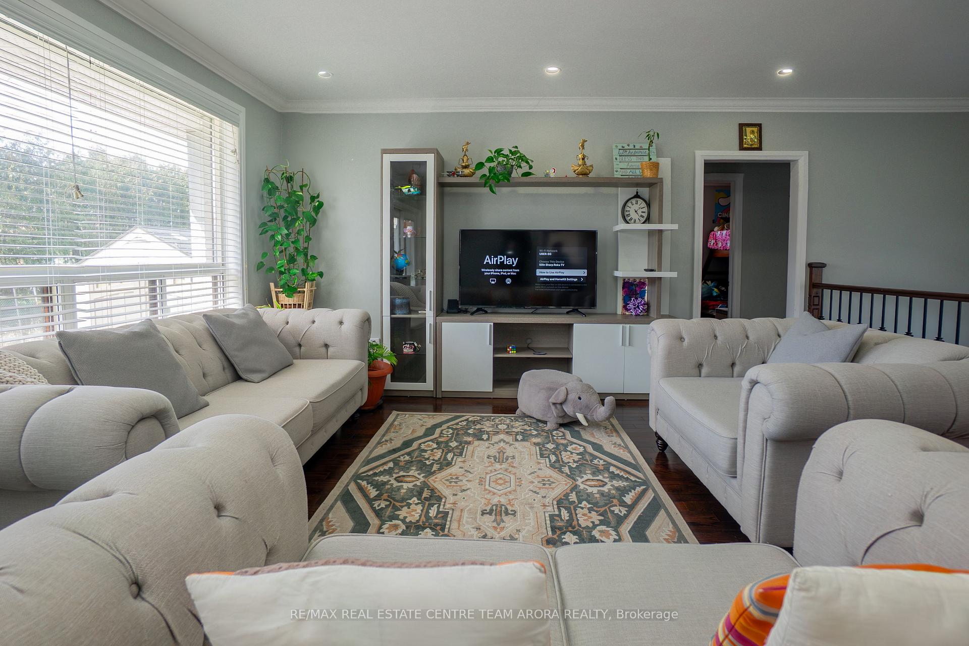 Photo 4 of 53 Campbell Drive, Brampton, Northwood Park — HOMEH