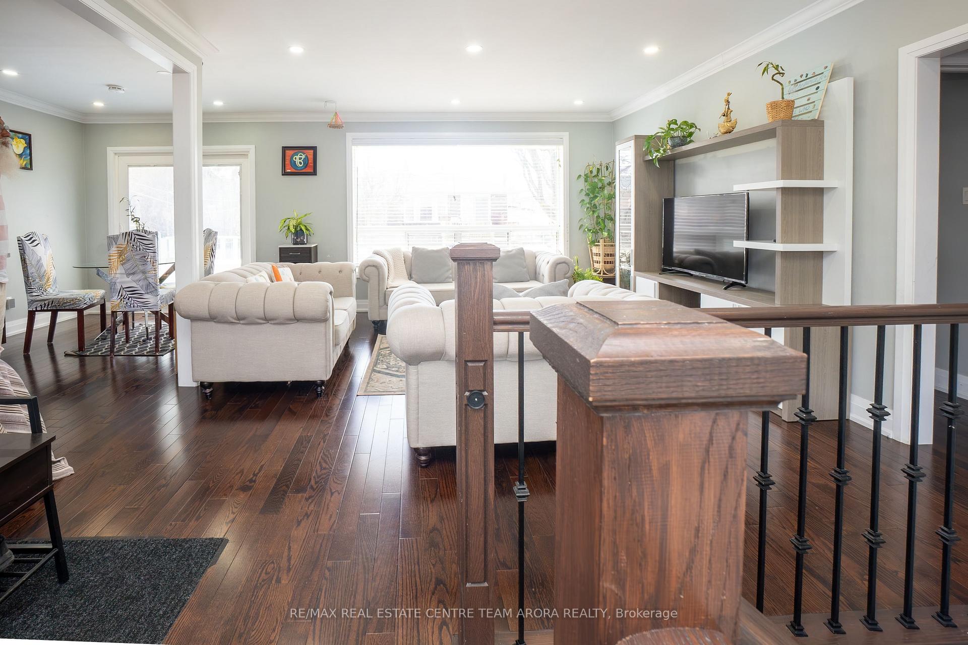 Photo 8 of 53 Campbell Drive, Brampton, Northwood Park — HOMEH