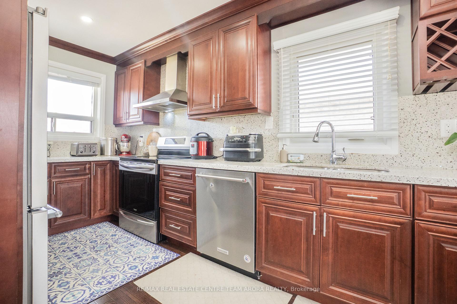 Photo 10 of 53 Campbell Drive, Brampton, Northwood Park — HOMEH