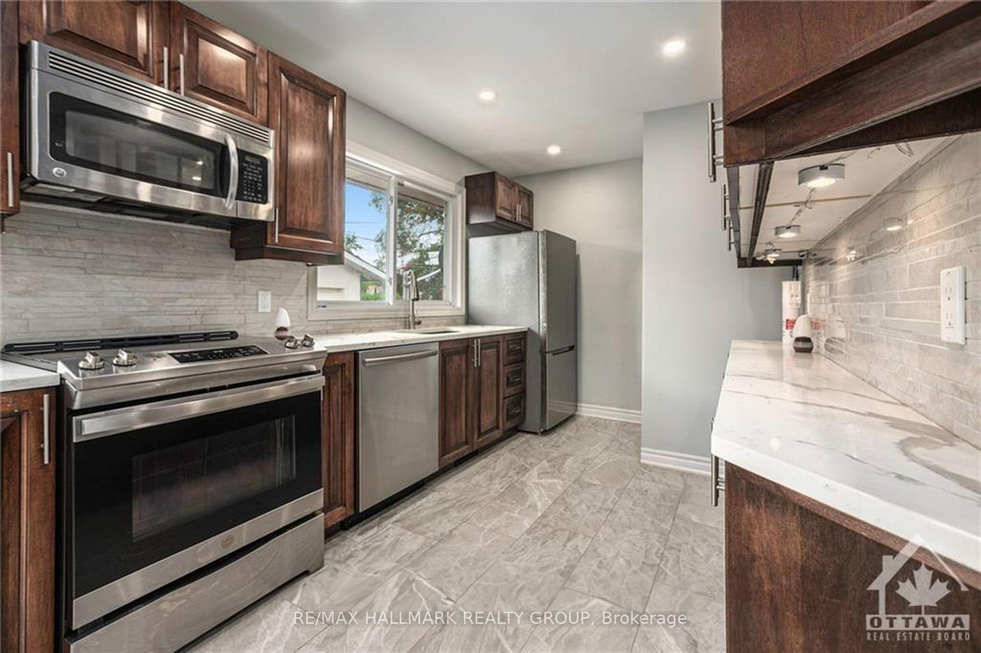 Photo 4 of 1680 Fisher Avenue, Ottawa, Borden Farm/Stewart Farm/Carleton Heights/Parkwood Hills — HOMEH