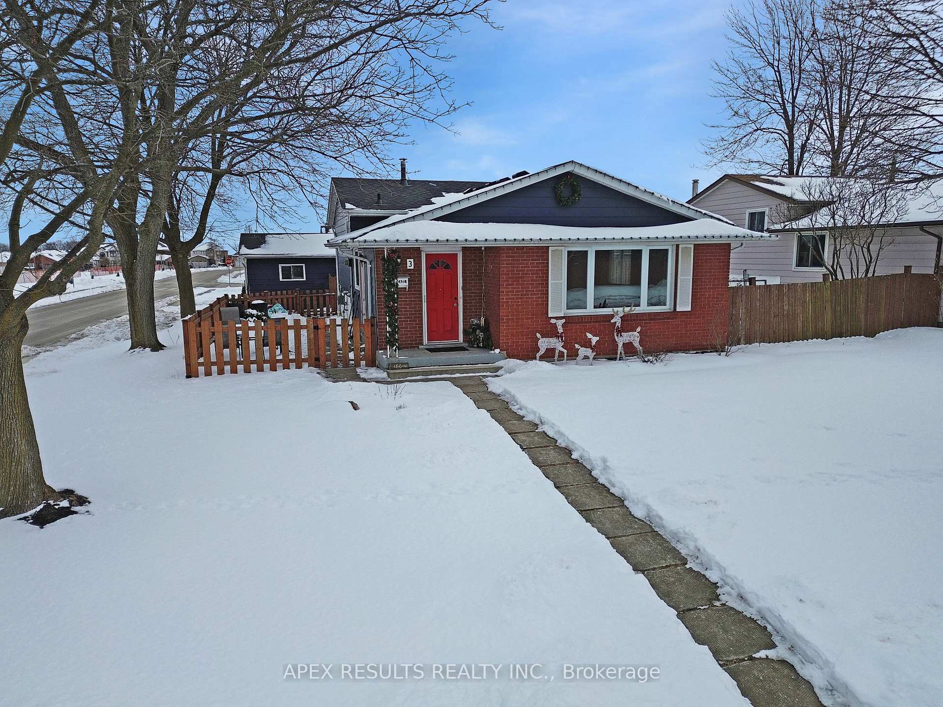 Photo 1 of 3 Leduc Street, Hamilton, Lisgar — HOMEH