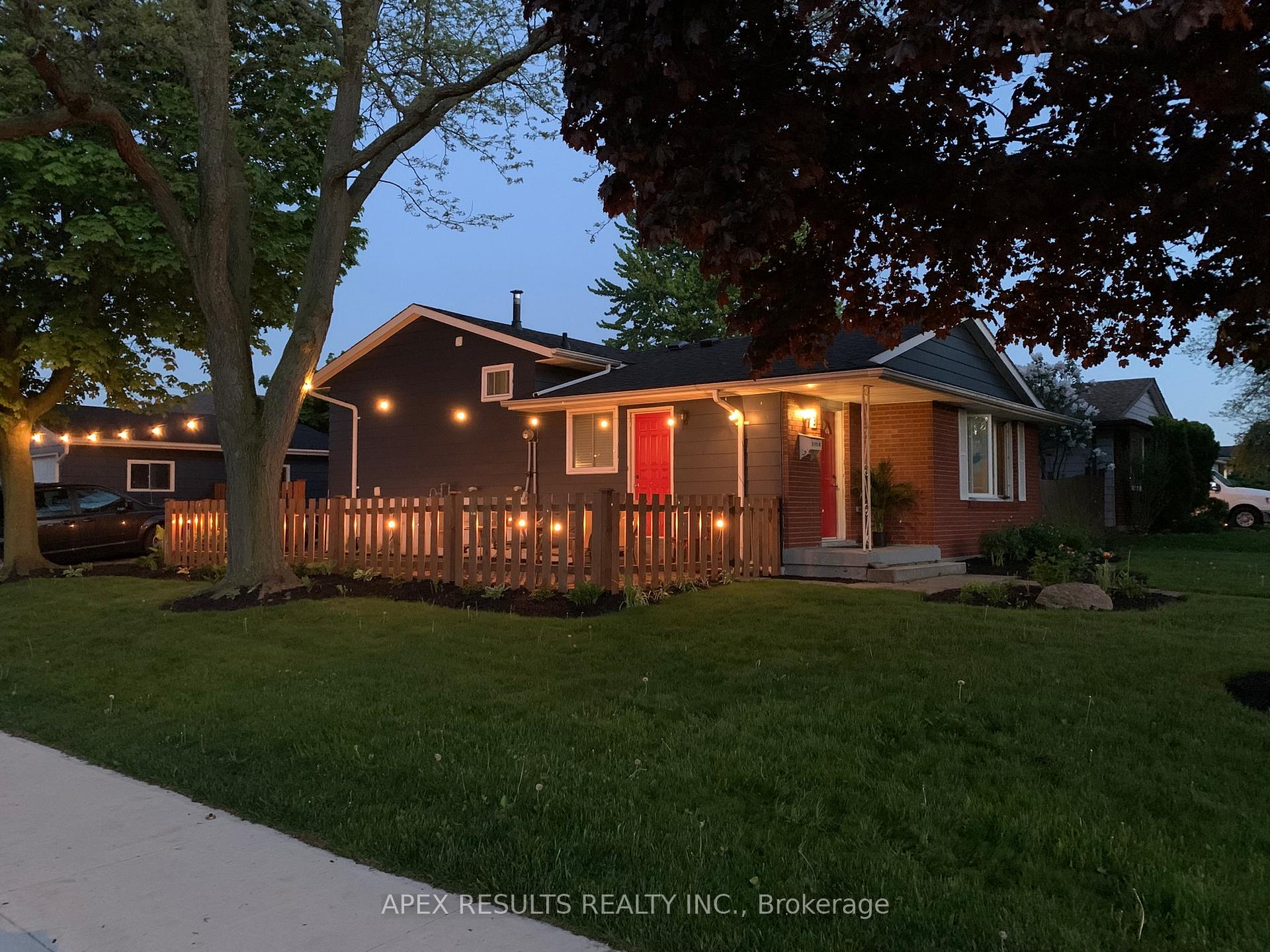 Photo 2 of 3 Leduc Street, Hamilton, Lisgar — HOMEH
