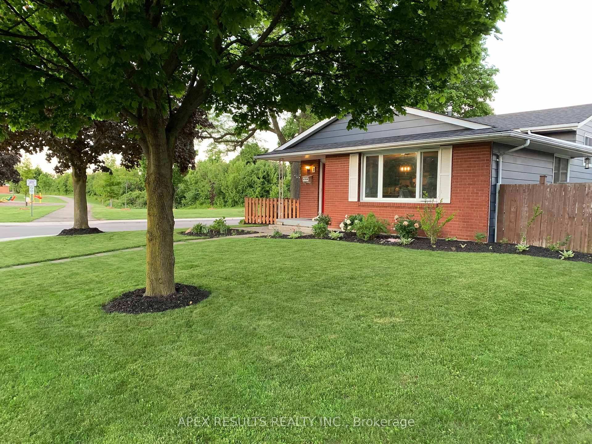 Photo 5 of 3 Leduc Street, Hamilton, Lisgar — HOMEH