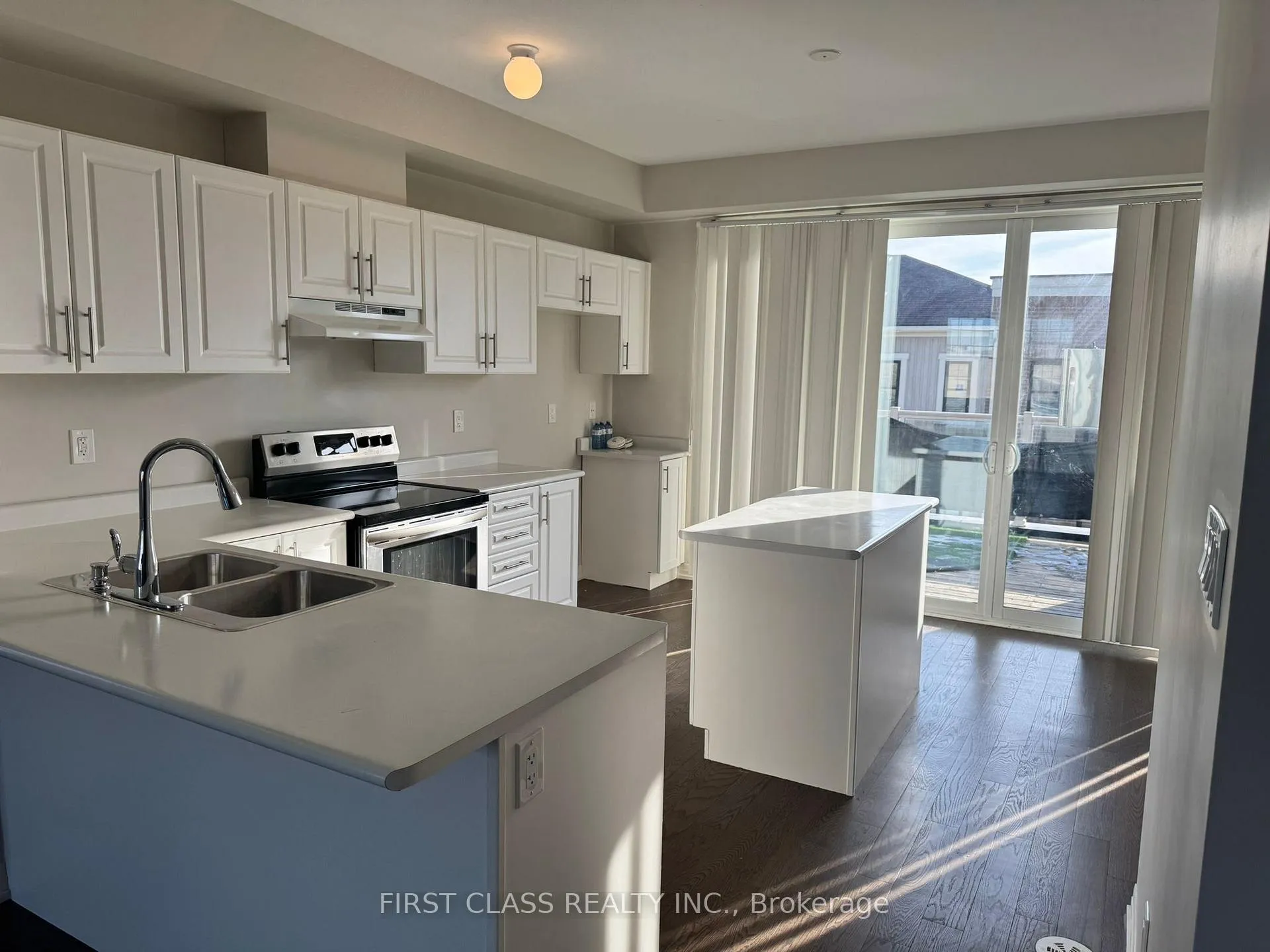 Photo 4 of 25 Prince William Boulevard, Clarington, Bowmanville — HOMEH