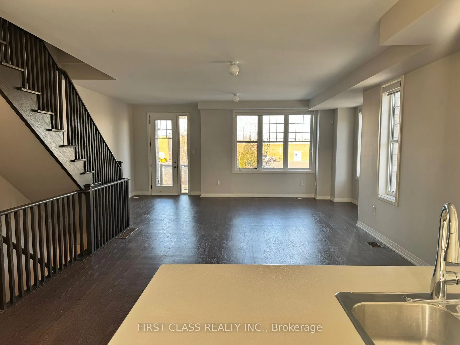 Photo 5 of 25 Prince William Boulevard, Clarington, Bowmanville — HOMEH