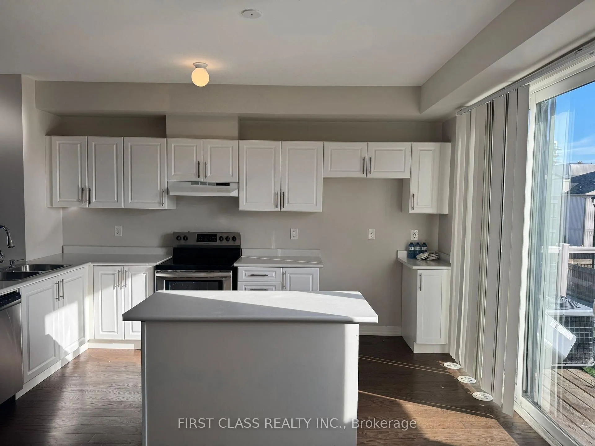Photo 15 of 25 Prince William Boulevard, Clarington, Bowmanville — HOMEH