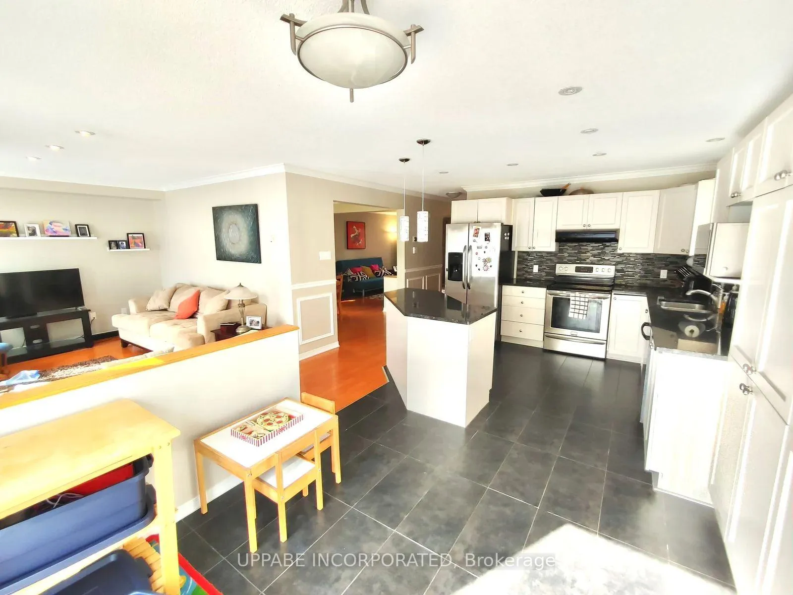 Photo 2 of 1148 Meadowcroft Crescent, Ottawa, Carson Grove — HOMEH