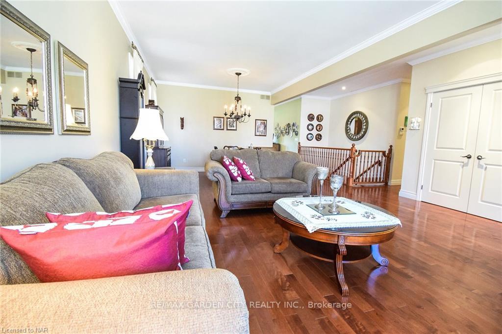 Photo 5 of 10 Maracay Way, St. Catharines, Grapeview — HOMEH