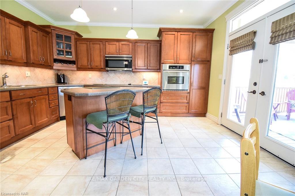 Photo 11 of 10 Maracay Way, St. Catharines, Grapeview — HOMEH