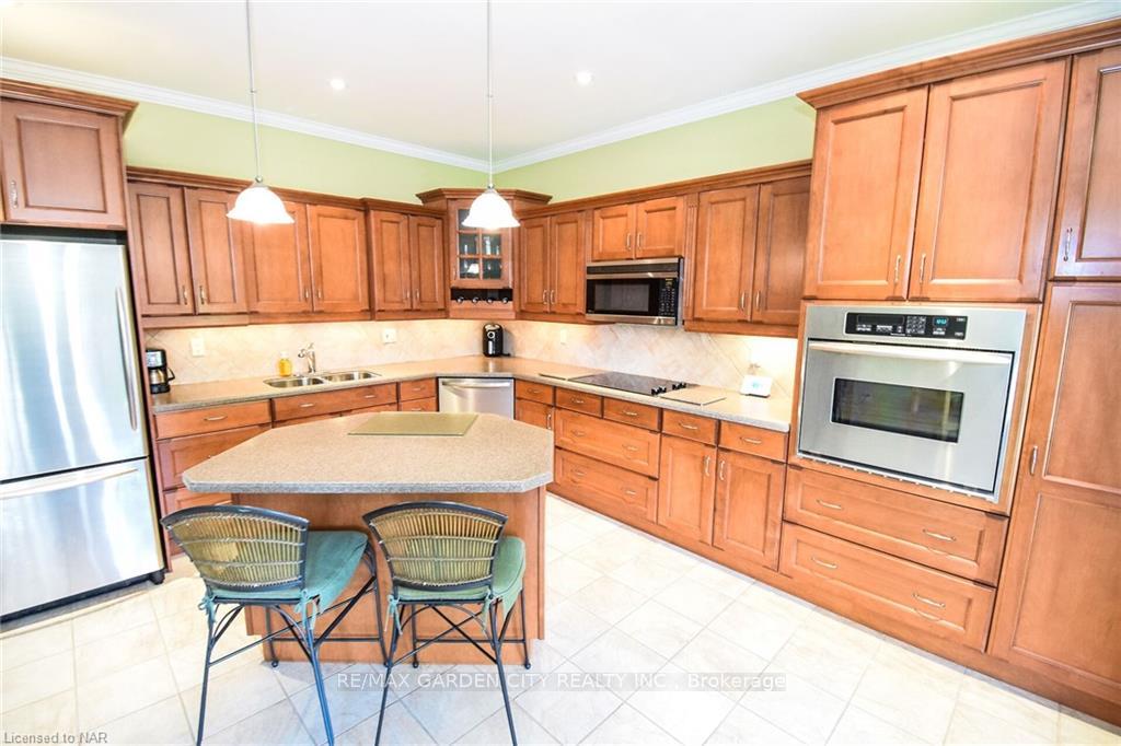 Photo 12 of 10 Maracay Way, St. Catharines, Grapeview — HOMEH