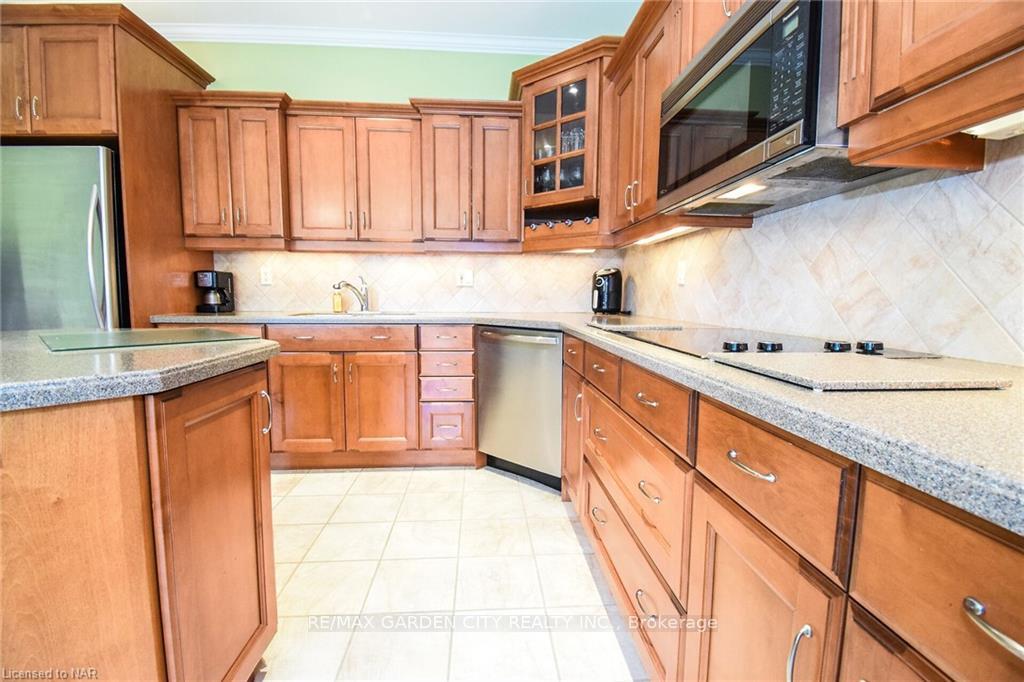 Photo 14 of 10 Maracay Way, St. Catharines, Grapeview — HOMEH