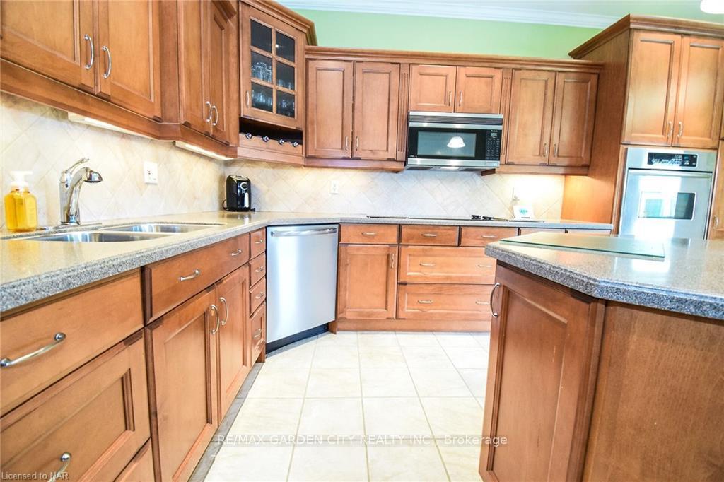 Photo 15 of 10 Maracay Way, St. Catharines, Grapeview — HOMEH